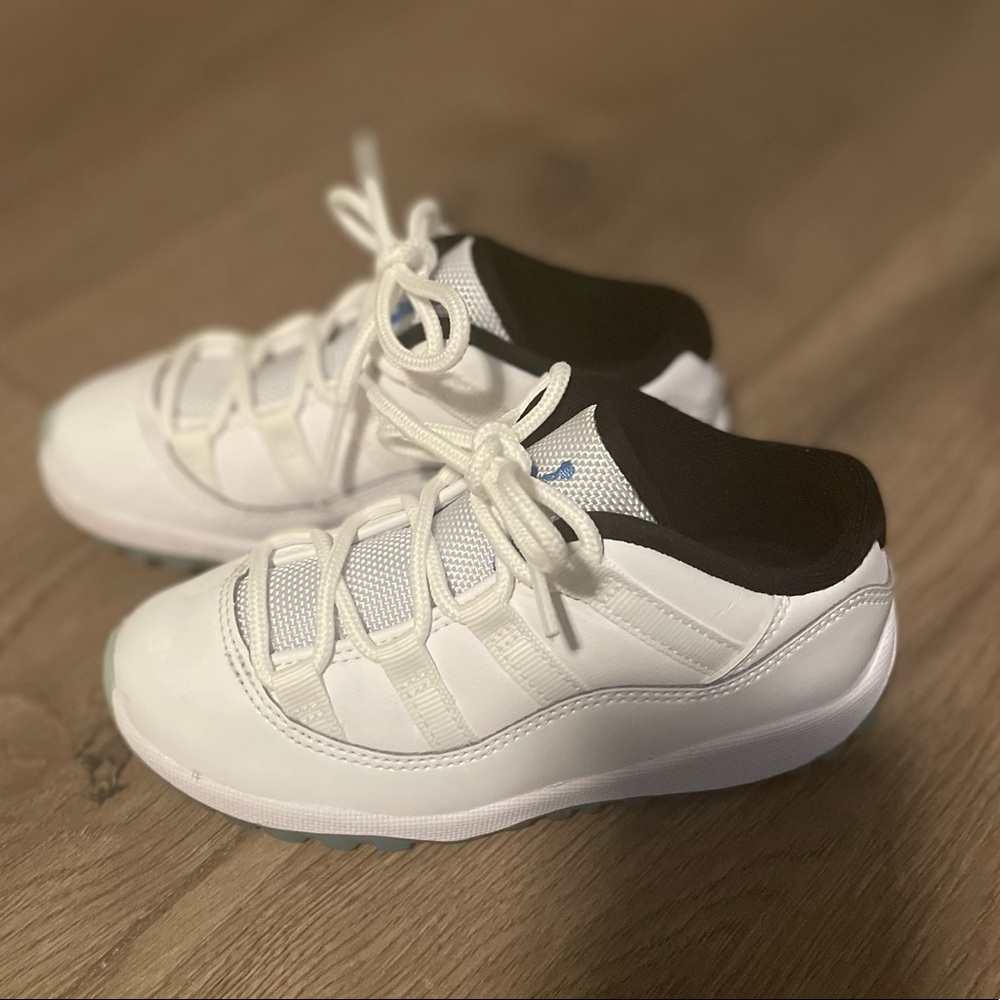 Jordan retro 11 low legend blue
